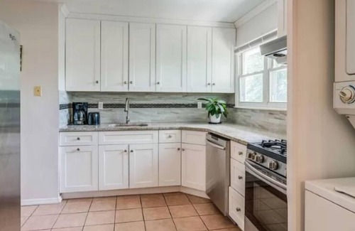 Deer Park Appartement | 50% off 4bedrooms+2baths+living rooms+kitchen+dinning room+family room+ backyard