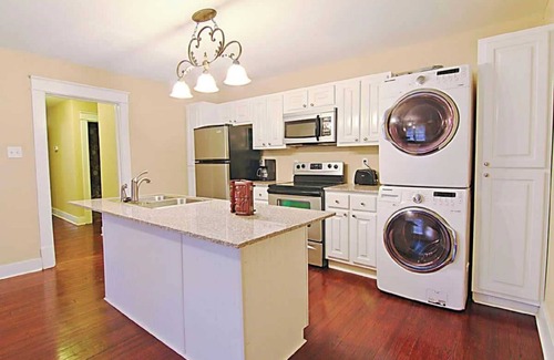 Florence Appartement | Condo Suite C (A l'étage) - parking pour bateaux !! * WiFi gratuit (limité) Marchez au centre-ville!