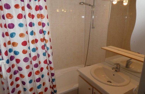 Reallon Appartement | 50m from resort center, 3rd floor, balcony, ski locker, 36m², Réallon