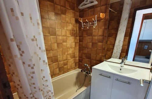 Reallon Appartement | 50m from resort center, 1st floor, balcony, ski locker, 21m², Réallon