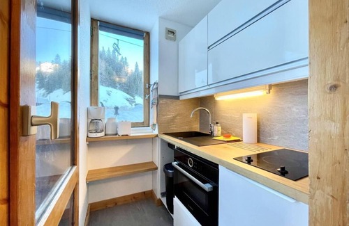 Macot-la-Plagne Appartement | À 50m des pistes de ski, 3ème étage, balcon, parking, télévision, 28m², La Plagne