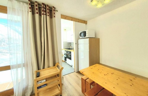 Macot-la-Plagne Appartement | À 50m des pistes de ski, 3ème étage, balcon, parking, télévision, 28m², La Plagne