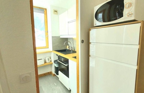 Macot-la-Plagne Appartement | À 50m des pistes de ski, 3ème étage, balcon, parking, télévision, 28m², La Plagne