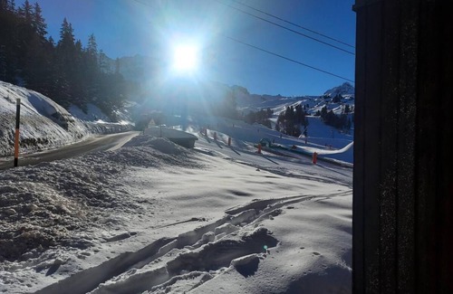 Macot-la-Plagne Appartement | À 50m des pistes de ski, 3ème étage, balcon, parking, télévision, 28m², La Plagne