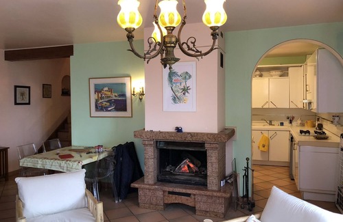 Tomino Maison | 50m de la mer, Maison au cœur du village, des commerces, des plages et du port