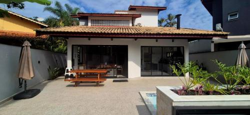 Costa do Sol Maison | 50m praia Cond pé na areia Alto padrao 4 suites Segur 24h Costa do sol Guaratuba Bertioga prox Riviera