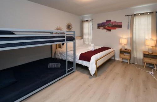 South Arlington Maison | 510 Six Flags Water Park & Zoo