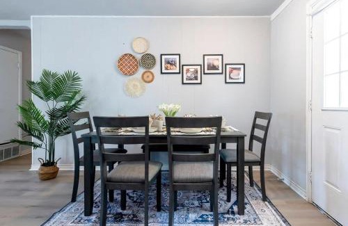 South Arlington Maison | 510 Six Flags Water Park & Zoo