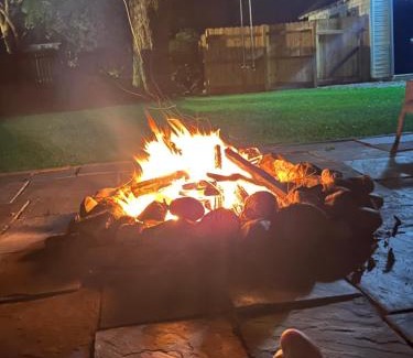 Lake Geneva Maison | 515Escape - Near downtown, private backyard, firepit, bbq, fun!