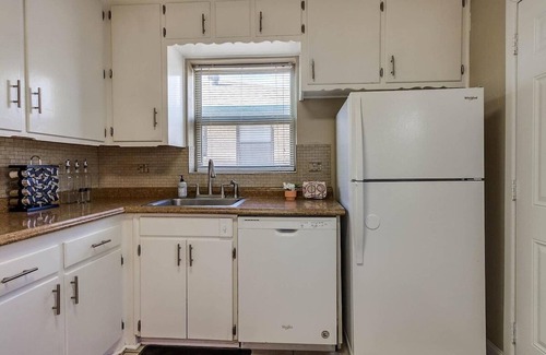Central Oklahoma City Maison | 51ST PLACE // CLEAN AND QUIET // WIFI