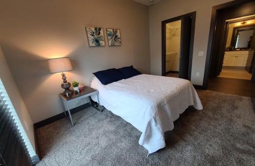 Champaign Appartement | 520 Neil Luxury 2 Bedroom