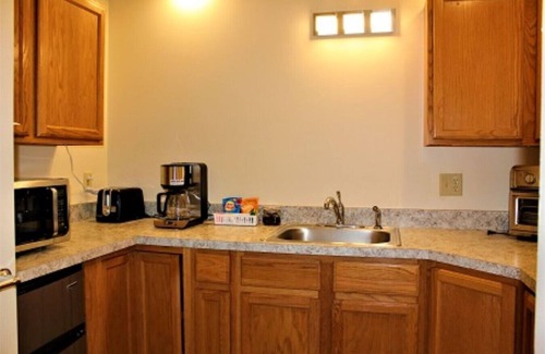 West Main HIll Appartement | 525 Sprague 6 · Apartment just outside of downtown Kalamazoo