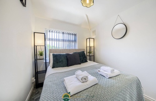 Coventry Maison | Exquisite Newfield's 3 Bedroom House w/ Garden
