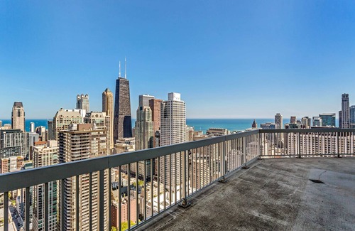 Downtown Chicago Appartement | 55 / 56th Floor Penthouse - VIEWS, Cheminée, Balcon, Centre de Remise en Forme