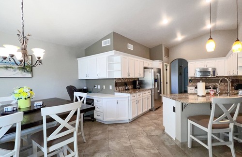 Saddlebrooke Maison | 55+ Resort Home - Shared Pool & Hot Tub - WiFi, AC, Snowbird-Friendly, Dogs OK