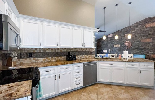 Saddlebrooke Maison | 55+ Resort Home - Shared Pool & Hot Tub - WiFi, AC, Snowbird-Friendly, Dogs OK