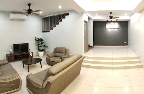 Taman Kota Laksamana Maison | 58 Kota Laksamana - Près de la rue Jonker pour 10 à 15 personnes