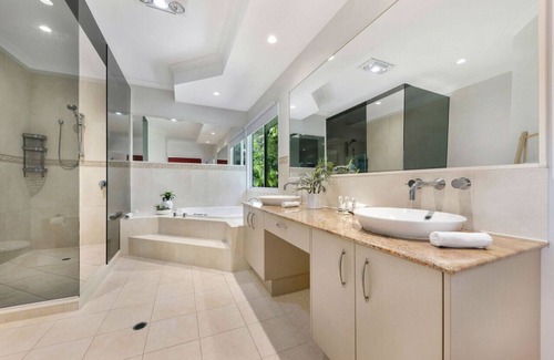 Ilkley Maison | 582 Ilkley Rd · Magnificent hinterland getaway!