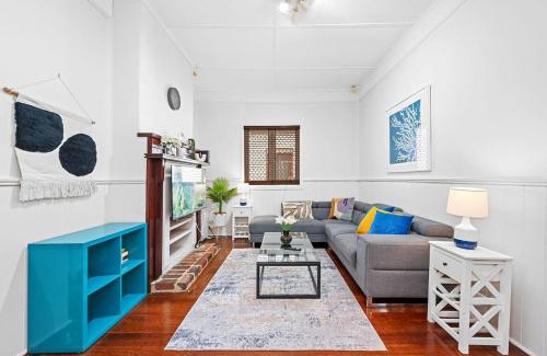 East Victoria Park Maison | 59 Balmoral - Classic Australian Charm