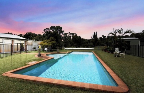 Lochinvar Maison | 5acres, 5bdr, Hunter Valley Vineyards, Fireplace, Pool, Secluded, Nature views