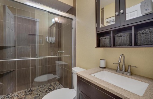 Dallas Maison | 5BD-3BA in the Heart of Dallas wit Pool & Hot Tub