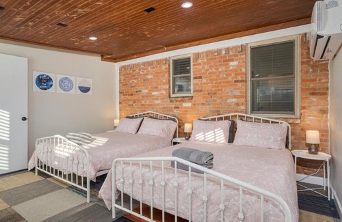 Dallas Maison | 5BD-3BA in the Heart of Dallas wit Pool & Hot Tub