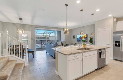 Loughman Maison | 5 Bedroom Townhouse With Pool 20 Min to Disney