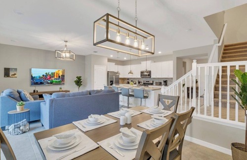 Loughman Maison | 5 Bedroom Townhouse With Pool 20 Min to Disney