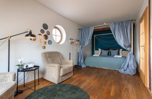 Smichov Appartement | 5BD Duplex - Billiard - Home Cinema - Central