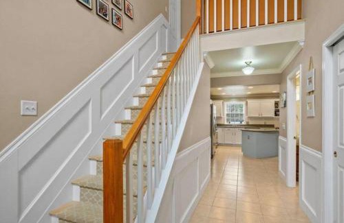 Ballston Spa Villa | 5BD Home w Heated Pool by Track