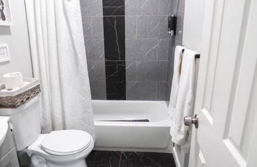 Ampere Appartement | 5Bed 2Bath Near NYC, Parking, Laundry