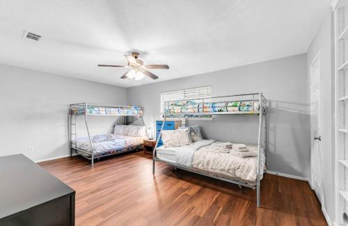 Flower Mound Maison | 5BR 2.5BA *Newly upgraded Modern house sleeps 16