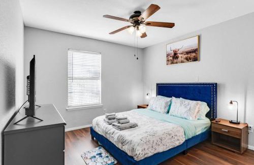 Flower Mound Maison | 5BR 2.5BA *Newly upgraded Modern house sleeps 16
