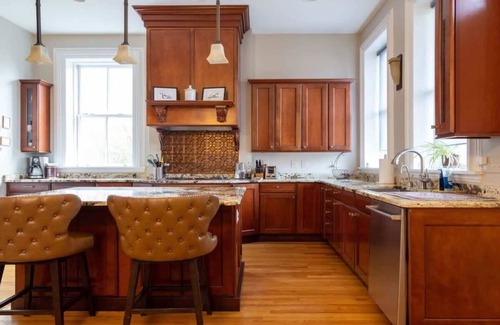Lafayette Square Maison | 5BR/4.5BA Victorian Lafayette Manor / ABODEbucks