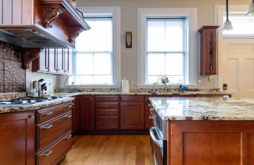Lafayette Square Maison | 5BR/4.5BA Victorian Lafayette Manor / ABODEbucks