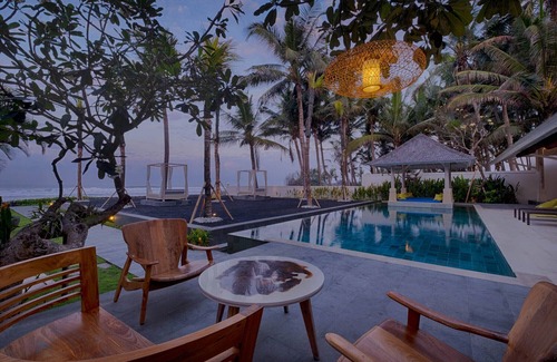 Saba Villa | Villa de 5 chambres en bord de mer à Sabah Beach;