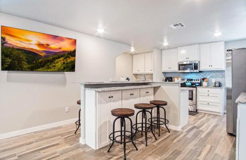 Central Oklahoma City Maison | 5br Ensuite Baths Hot Tub Near Lake Hefner #co