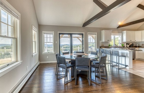 Ancramdale Autre | 5BR Farmhouse☆King Size Bed☆Mountain View☆28 Acres