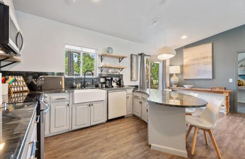 Central Oklahoma City Maison | 5br Getaway Near Plaza Dist Patio & Lounge #mr