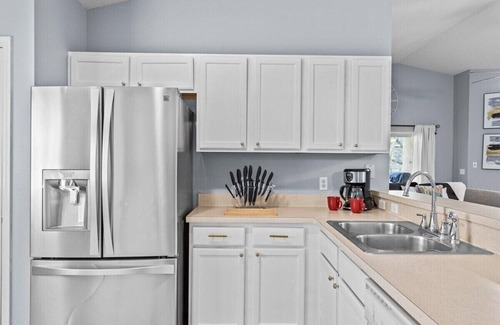 Sandy Ridge Villa | 5BR Heated Pool & Grill w/ Pool Table & Darts!