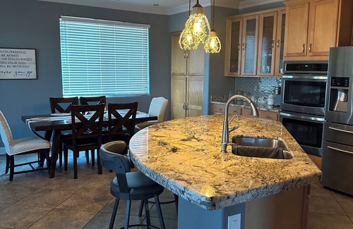 Canyon Trails Maison | 5BR near Goodyear Ballpark, State Farm Stadium, & NASCAR
