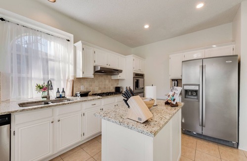 North Richland Hills Maison | 5BR Oasis w/Hot Tub, Pool, Gym, Movie Theater & Game Room