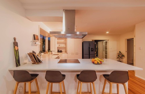 Avonhead Maison | 5BR Retreat – Garden & Deck Near Airport
