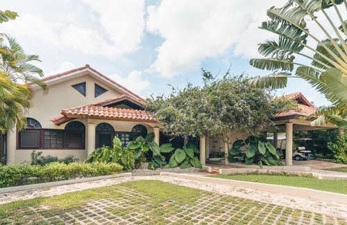 Los Lagos Villa | Luxurious 5-br Villa in the Heart of Casa de Campo