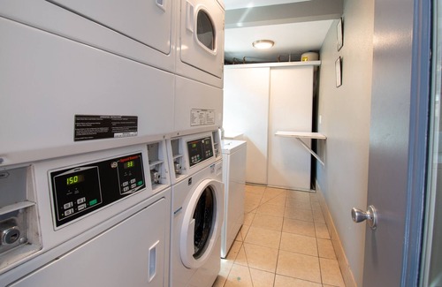 Civic Core Appartement | .5mi walk to GASLAMP/ 2 blocks Transit Center. AC!