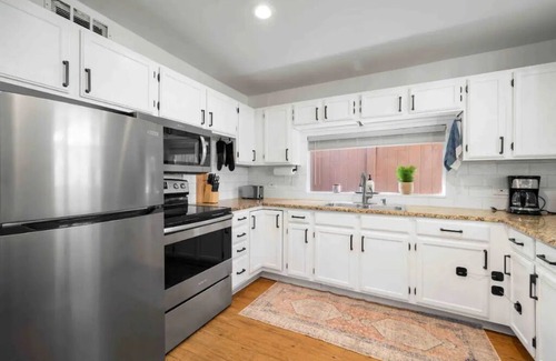Historic Old Northeast Maison | 5min Drive-DTSP\Flexible Guest Policy\Fully Equipped Kitchen\Patio\Washer-Dryer