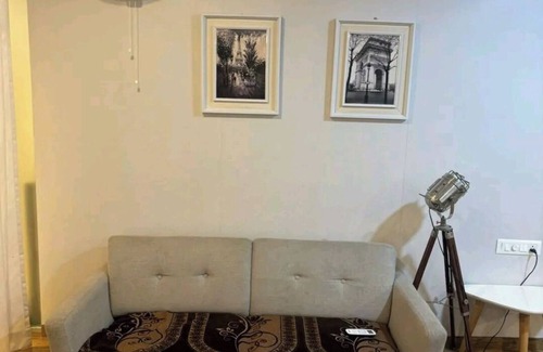 Surat Appartement | 5mints to Airport! Family sized cosy place swimming pool, garden, gym & playarea