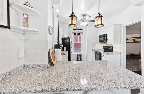 Bryn Mawr Maison | 5Star:King,Parking,AC,Deck,Train,Uni,Hospital