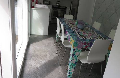 Ocean Beach Maison | 5th from the beach, dog friendly, sleeps 10, outdoor shower a/c utils included!!