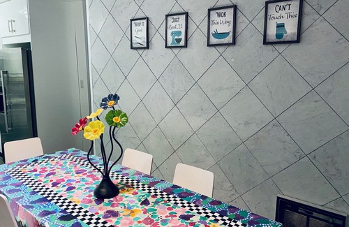 Ocean Beach Maison | 5th from the beach, dog friendly, sleeps 10, outdoor shower a/c utils included!!
